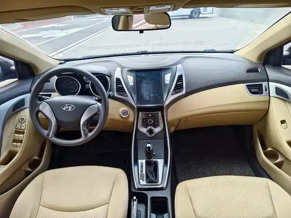 Hyundai Elantra Langdong 2013