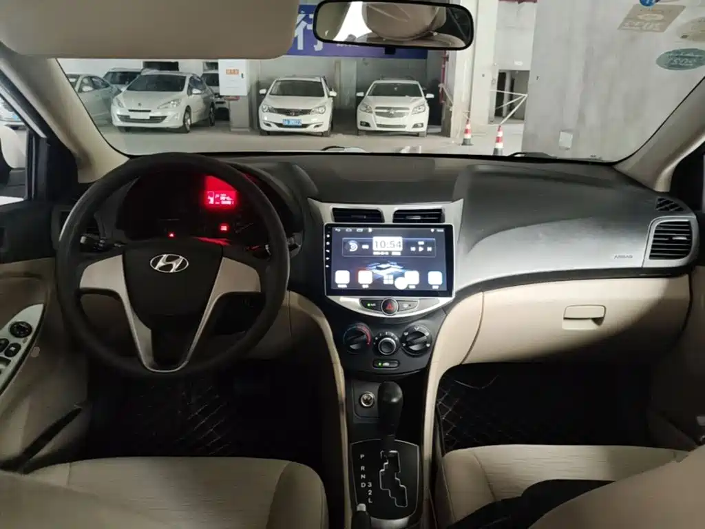 Hyundai Accent 2018 — фото 10