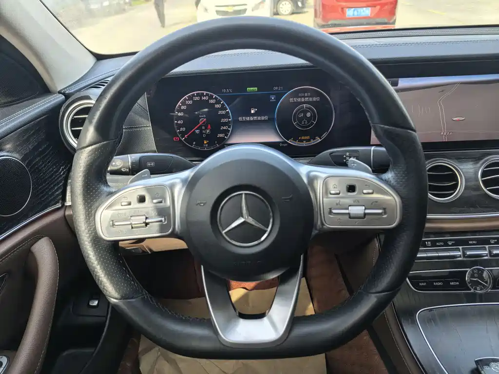 Mercedes-Benz E-Class 2019 — фото 11