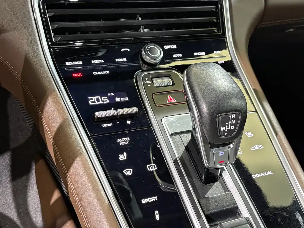 Porsche Panamera 2018 — фото 14