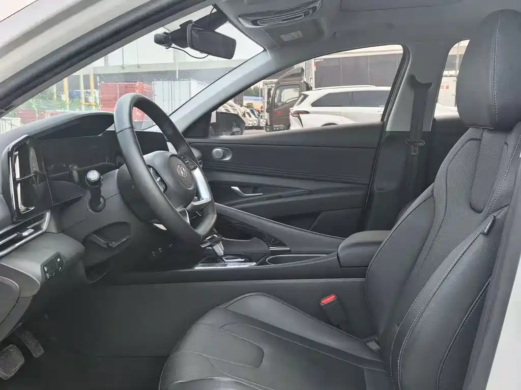 Hyundai Elantra 2023