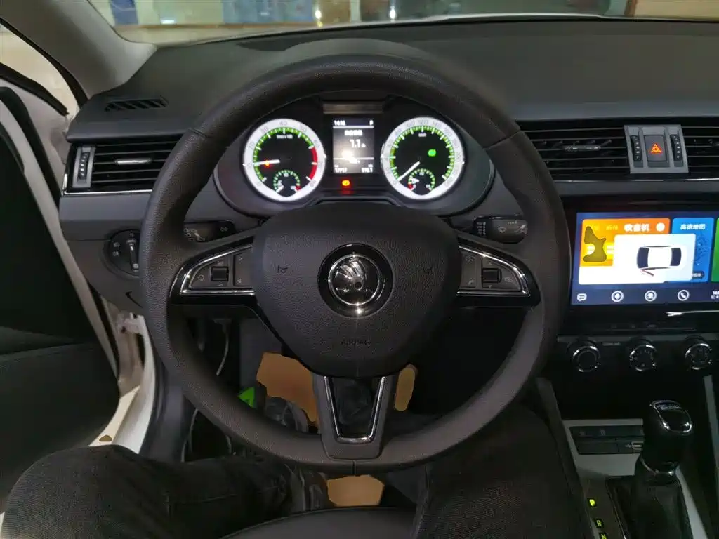 Skoda Octavia 2023 — фото 7