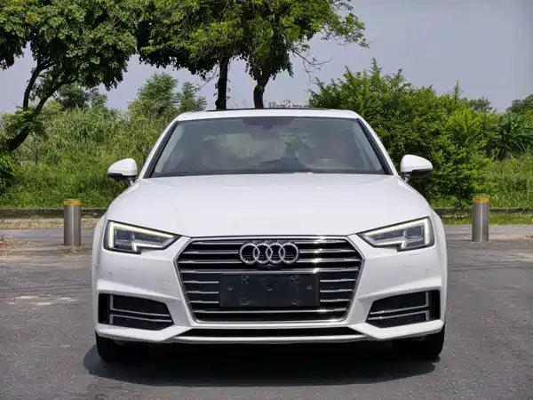 Audi A4L 2019