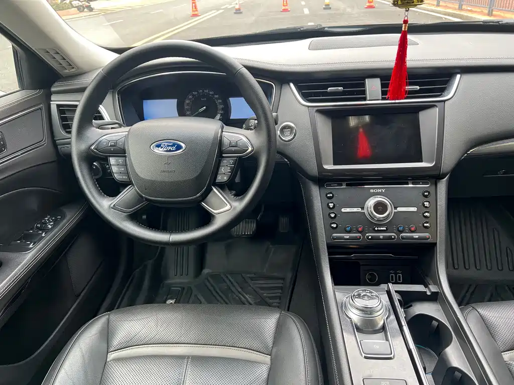 Ford Taurus 2017 — фото 13
