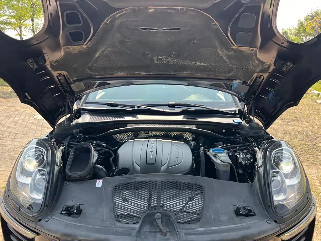 Porsche Macan 2018 — фото 25