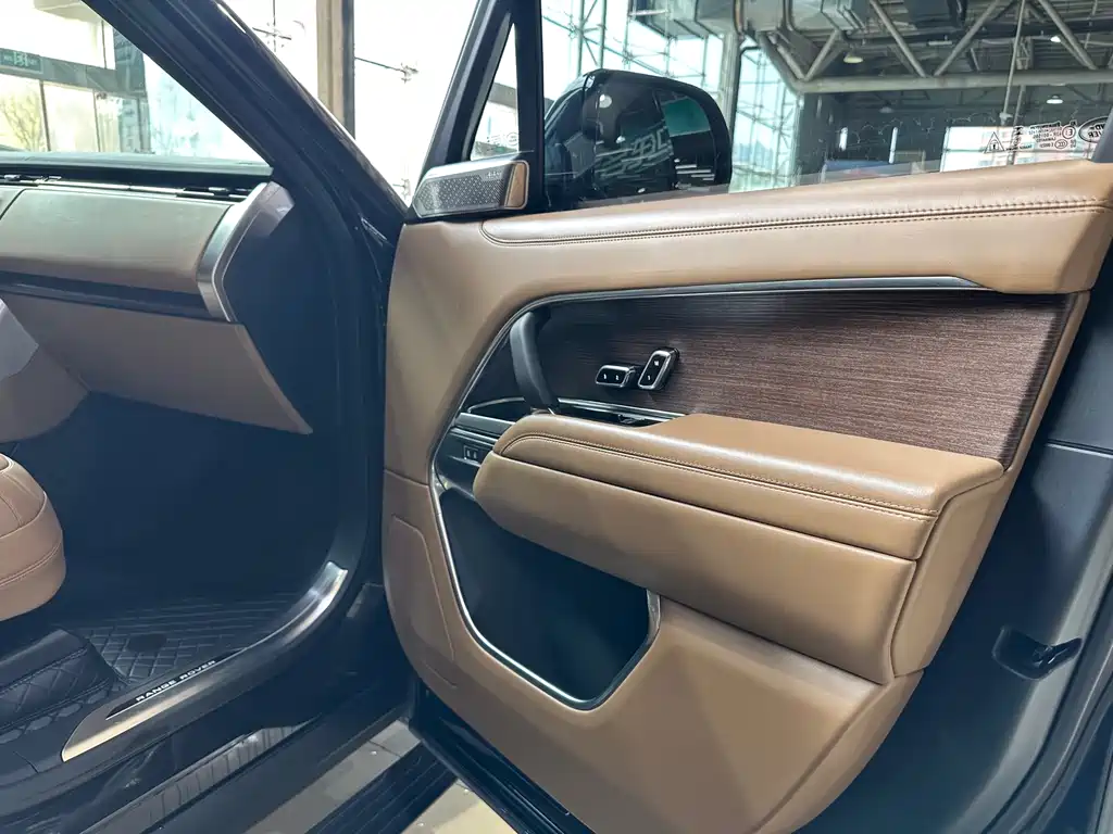 Land Rover Range Rover 2023 — фото 10