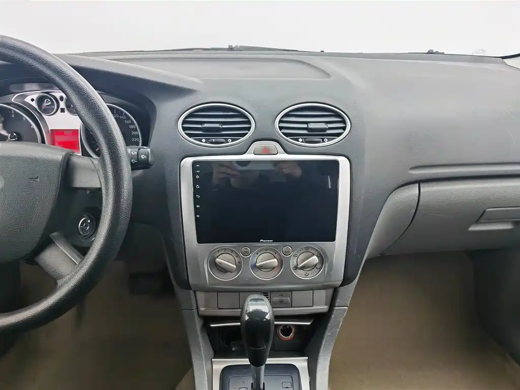 Ford Focus 2014 — фото 12