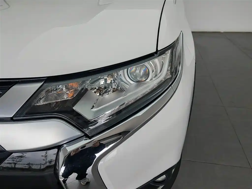 Mitsubishi Outlander 2019 — фото 7