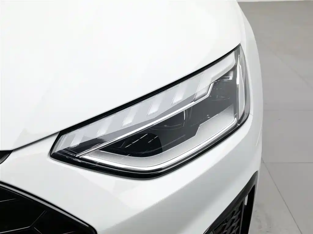 Audi A4L 2023 — фото 7