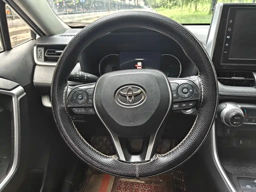 Toyota RAV4 2020 — фото 13
