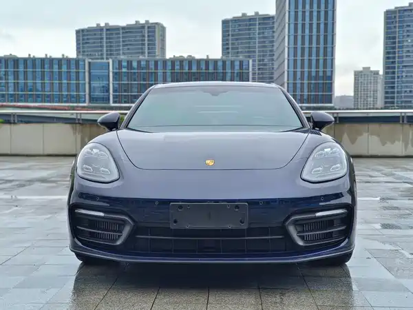 Porsche Panamera 2021