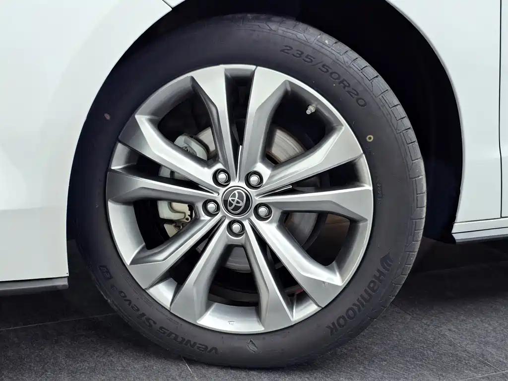 Toyota Sienna 2023 — фото 10