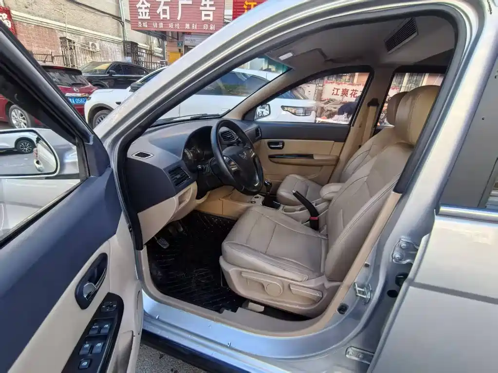 Wuling Hongguang 2015 — фото 7