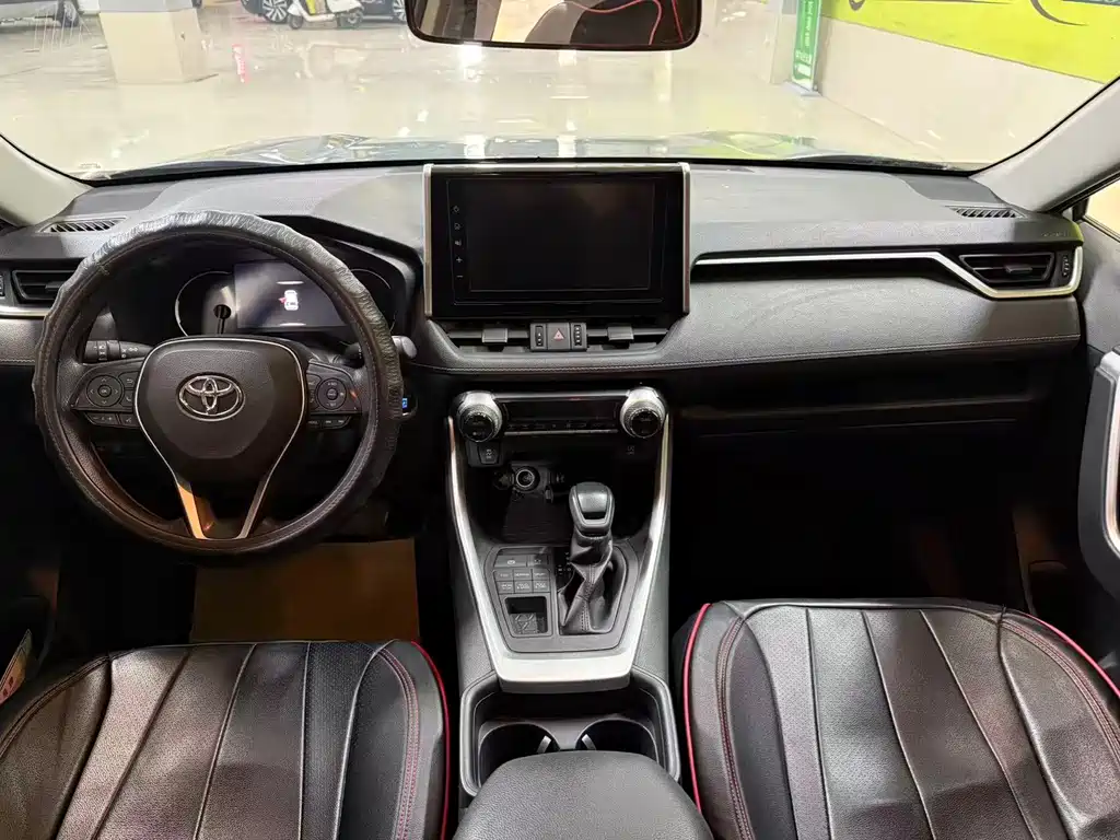 Toyota RAV4 2019 — фото 12