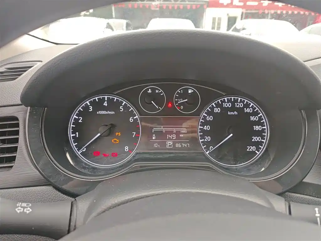 Nissan Tiida 2015 — фото 12