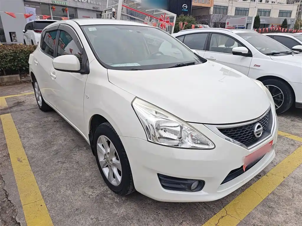 Nissan Tiida 2015 — фото 4