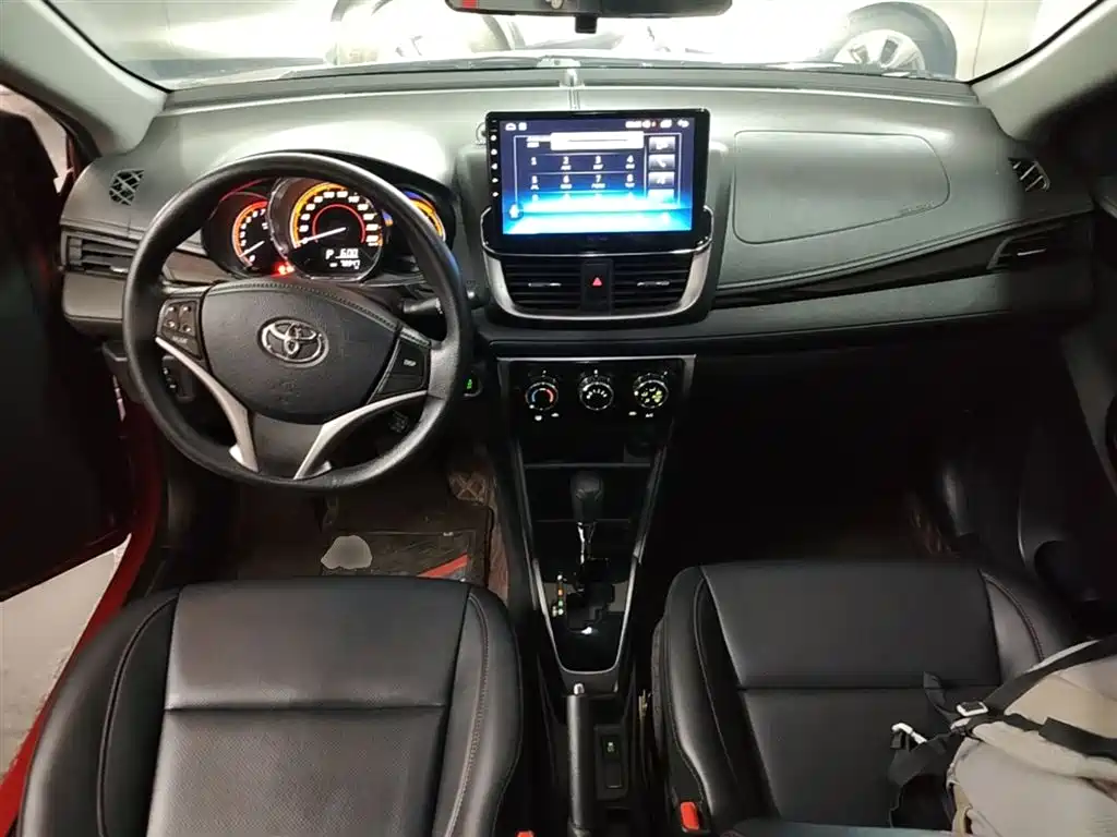 Toyota Yaris L 2022 — фото 10