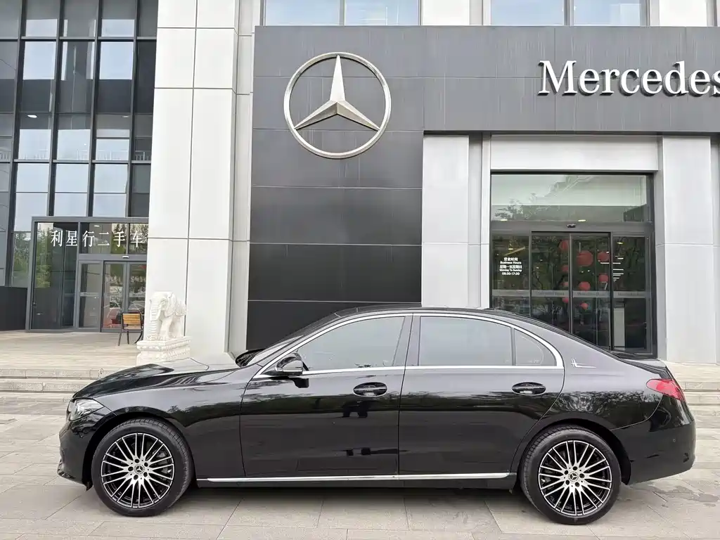 Mercedes-Benz C-Class 2025 — фото 3