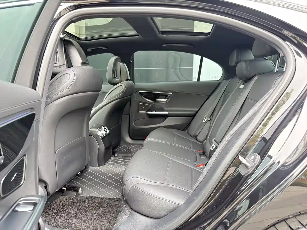 Mercedes-Benz C-Class 2025 — фото 20