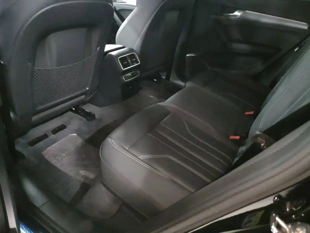 Audi Q5L Sportback 2022 — фото 17