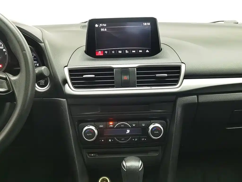 Mazda 3 Axela 2018 — фото 12