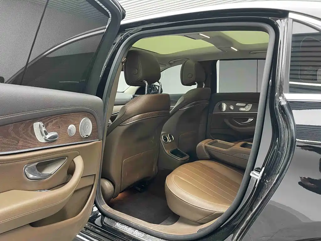 Mercedes-Benz E-Class 2021 — фото 16