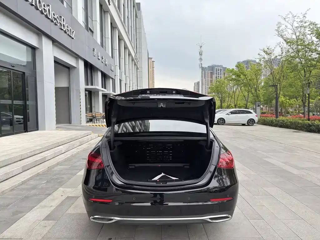 Mercedes-Benz C-Class 2025 — фото 13