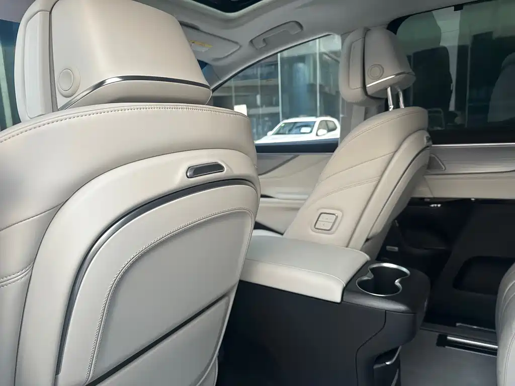 Buick GL8 Hybrid — фото 11