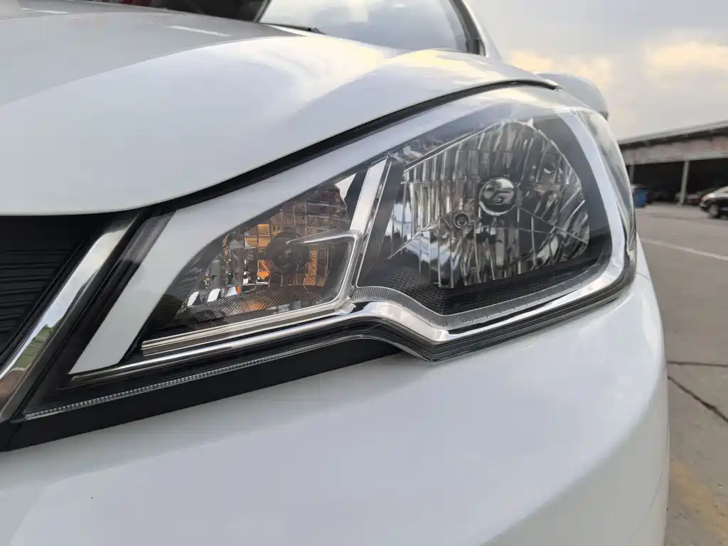 Geely Vision X1 2018 — фото 18