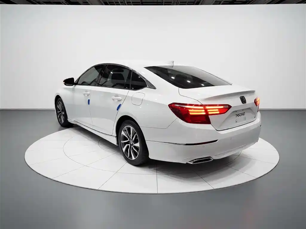 Honda Inspire 2021 — фото 23