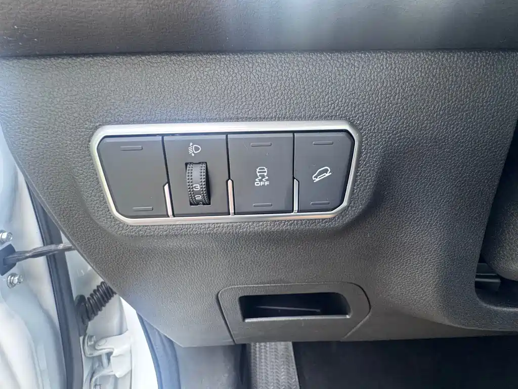 Haval M6 2023 — фото 18