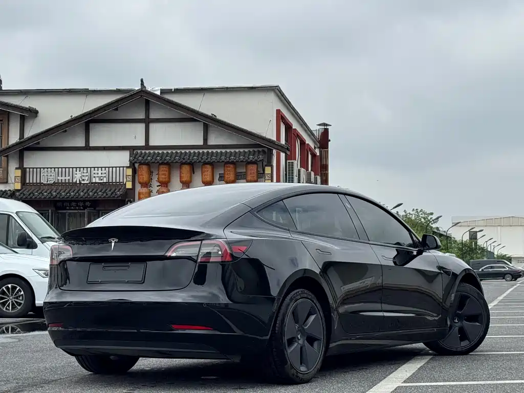 Tesla Model 3 2023 — фото 11