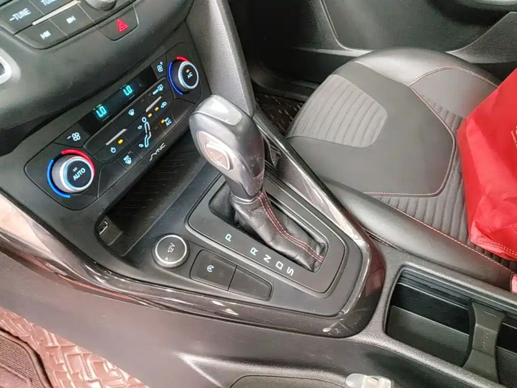 Ford Focus 2017 — фото 14