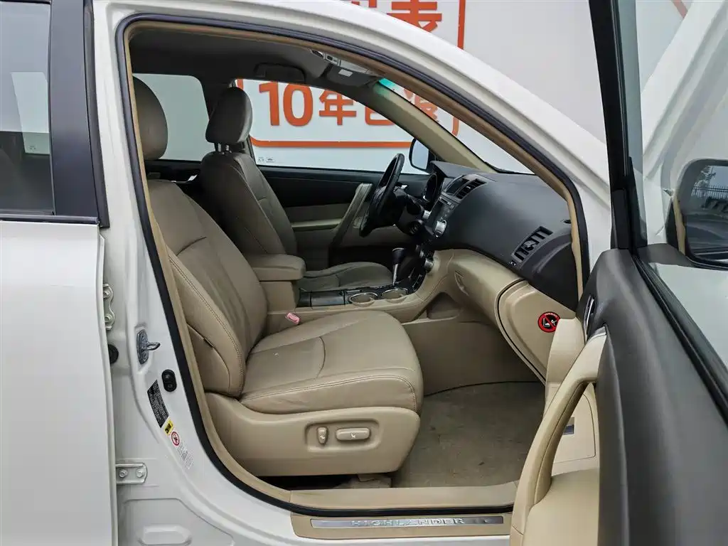 Toyota Highlander 2010 — фото 23