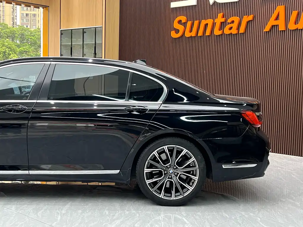 BMW 7 Series 2012 — фото 11