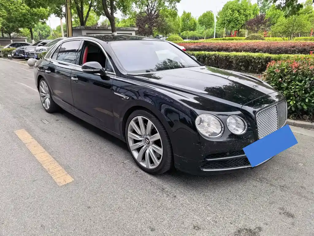 Bentley Flying Spur 2018 — фото 14