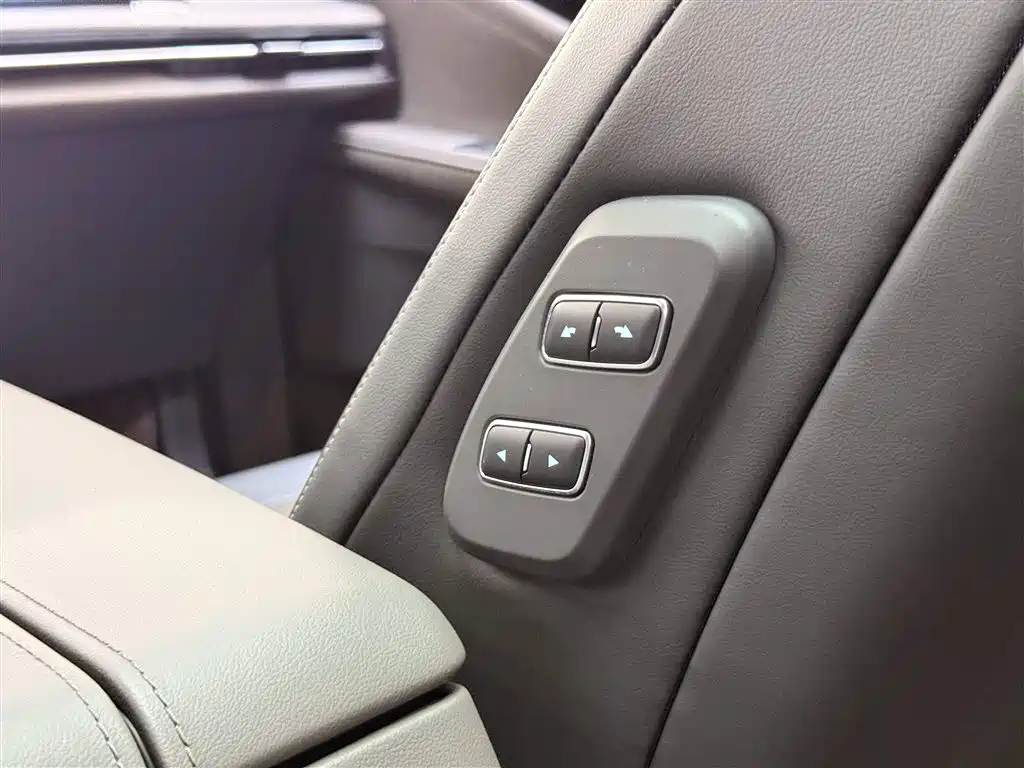 Ford Edge 2025 — фото 12