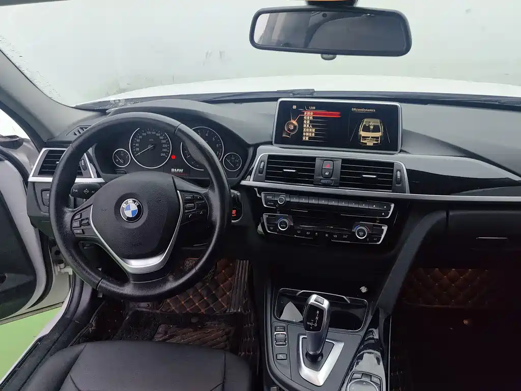 BMW 3 Series 2017 — фото 11