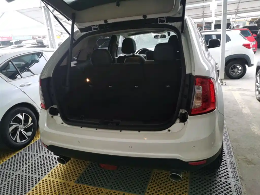 Ford Edge 2015 — фото 18