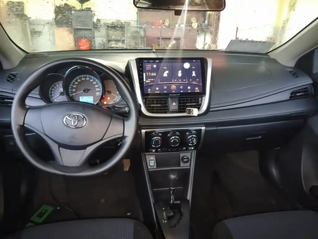 Toyota Yaris L 2019 — фото 10