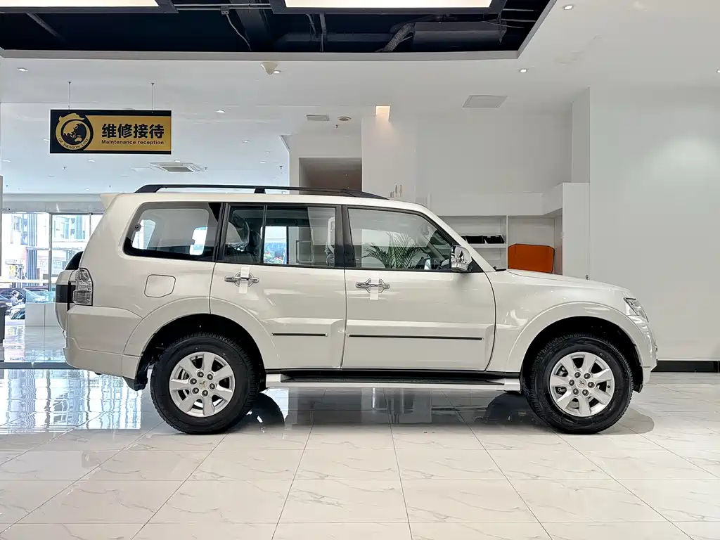 Mitsubishi Pajero — фото 3