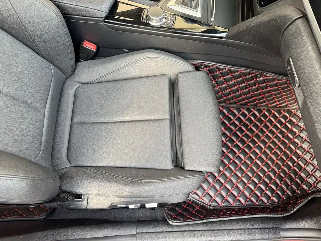 BMW 3 Series 2018 — фото 18