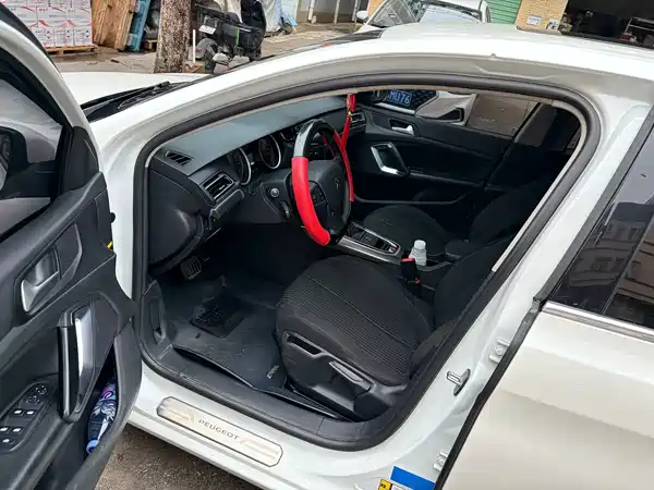 Peugeot 408 2016