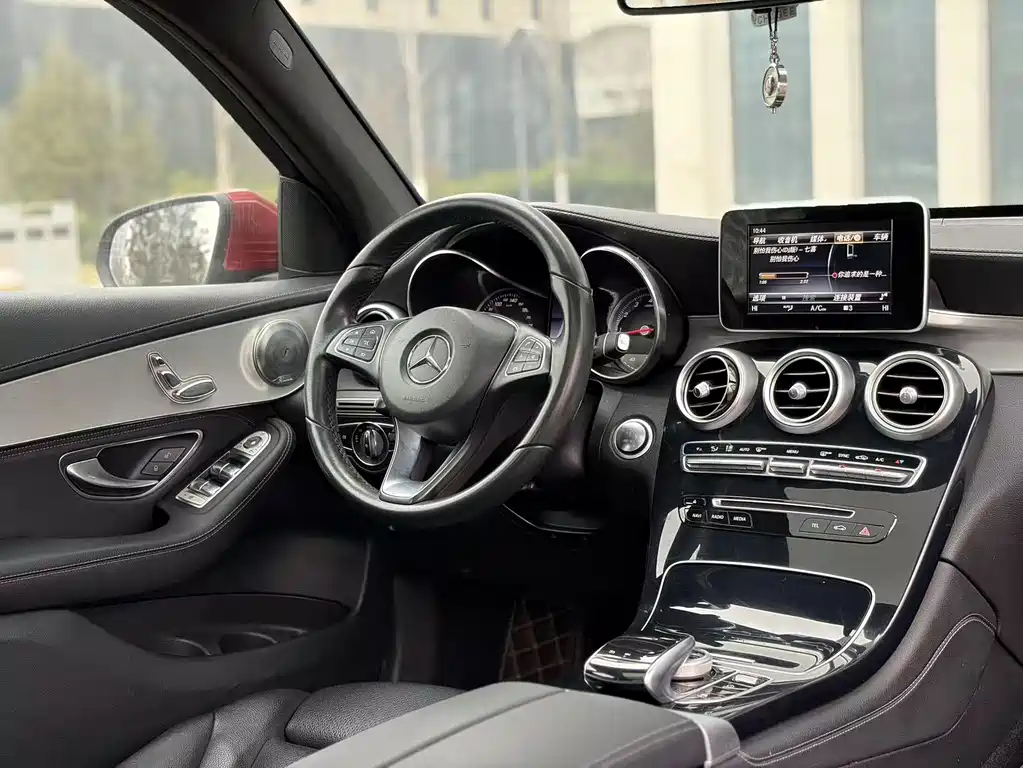 Mercedes-Benz GLC 2018 — фото 13