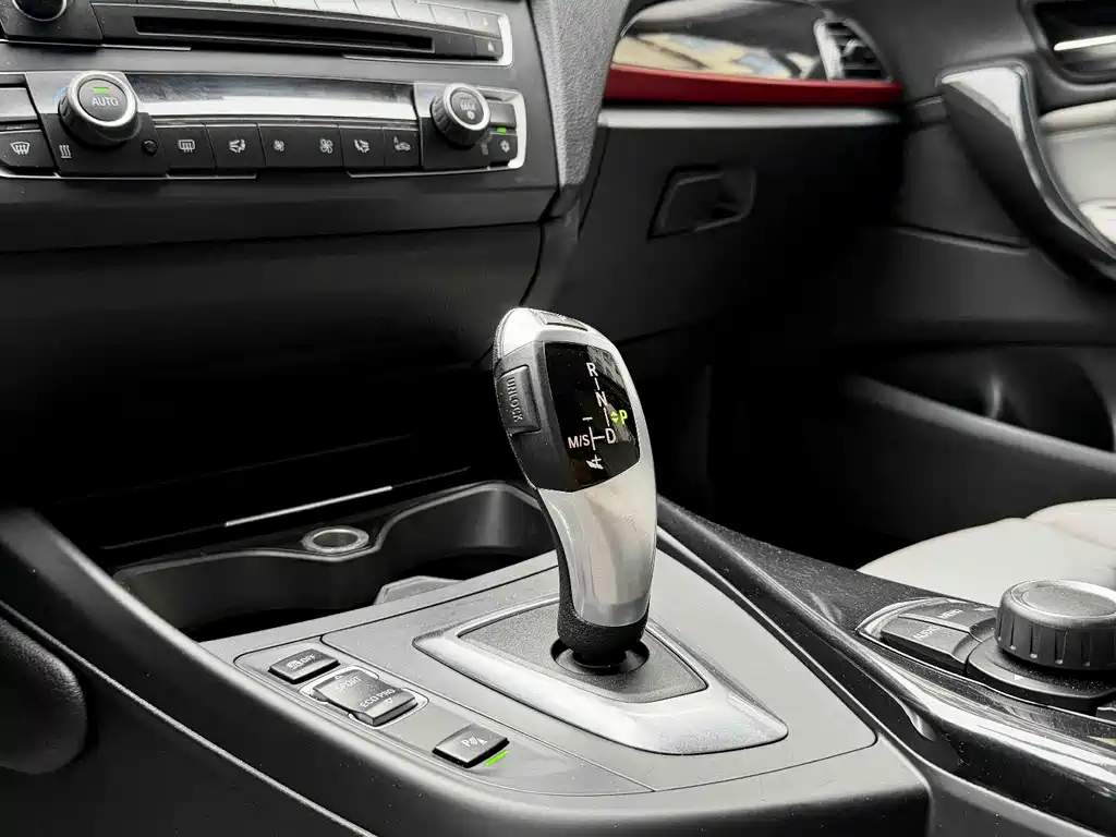 BMW 1 Series 2012 — фото 17