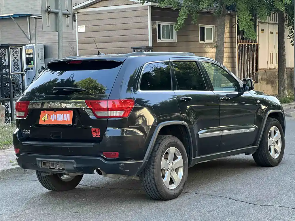 Jeep Grand Cherokee 2012 — фото 4