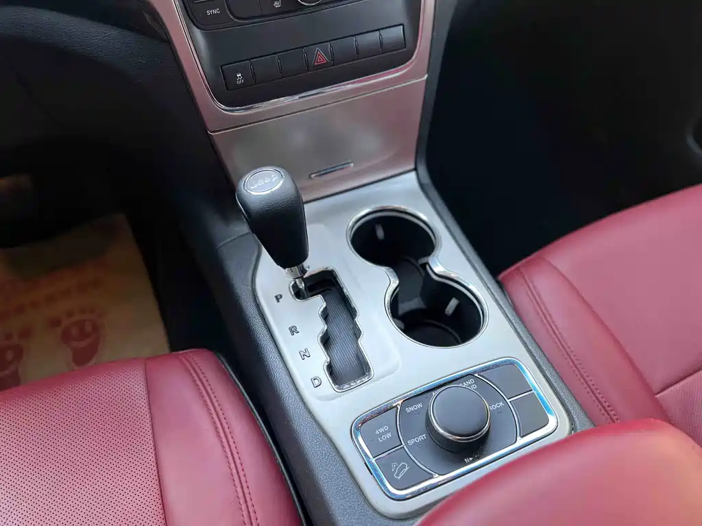 Jeep Grand Cherokee 2012 — фото 17