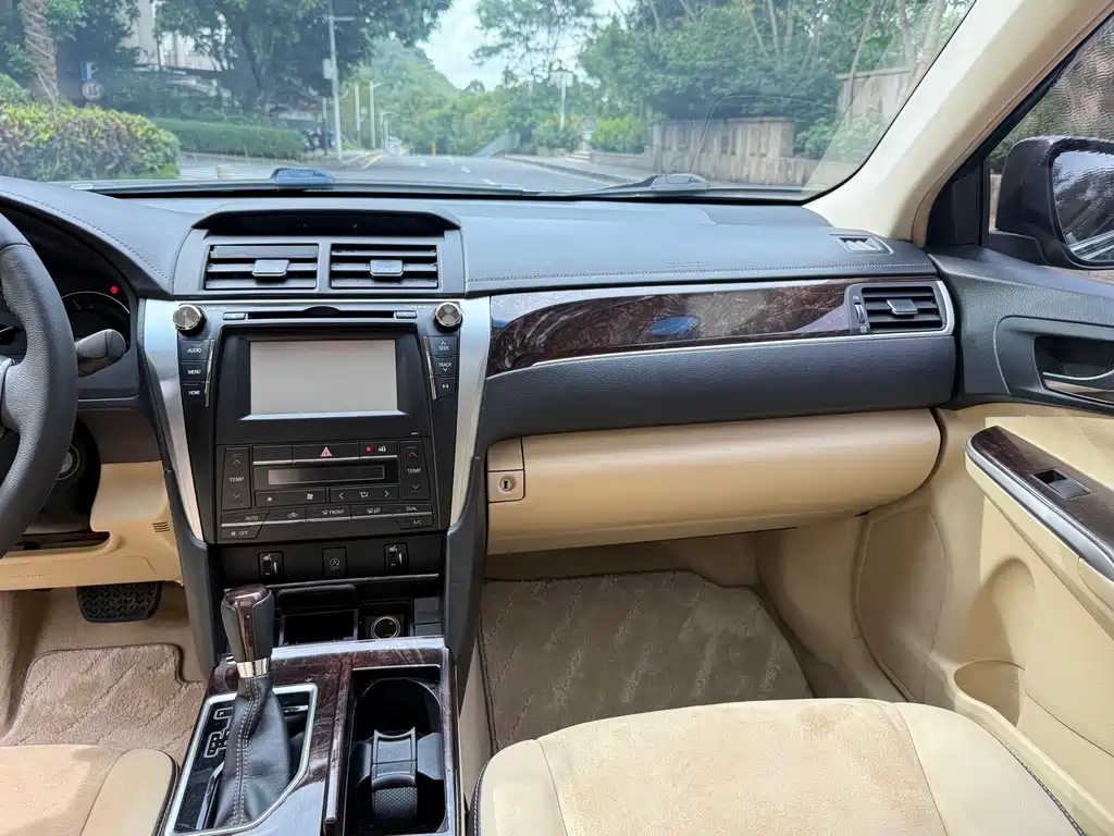 Toyota Camry 2016 — фото 9