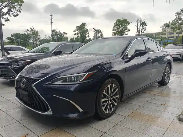 Lexus ES 2022