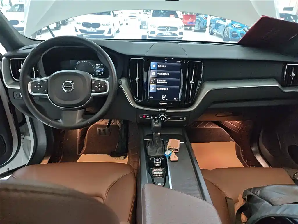 Volvo XC60 2021 — фото 10